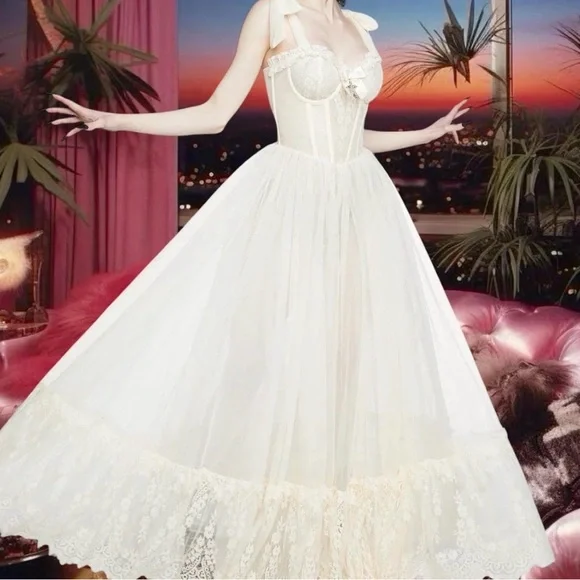 🩷DOLLSKILL WIDOW DANCE WITH DEATH SLEEVELESS MAXI DRESS - IVORY🩷 - Picture 4 of 4